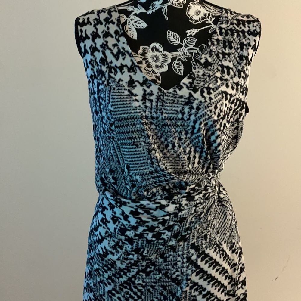 Dress - Picture 2 of 5
